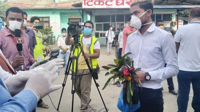 १६ दिनमा कोरोनालाई जितेर घर फर्किए कैलालीका संक्रमित युवक