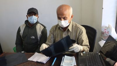 डा. गोविन्द केसी बिरामीको उपचारमा व्यस्त